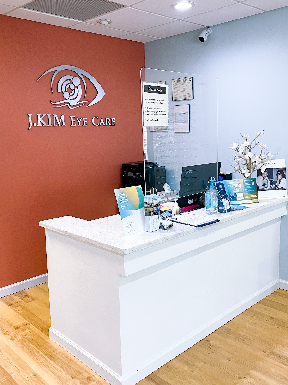 The welcoming reception desk at JKIM Eye Care in Centreville, VA